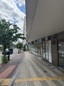 市が尾駅前交番が右手に見えます